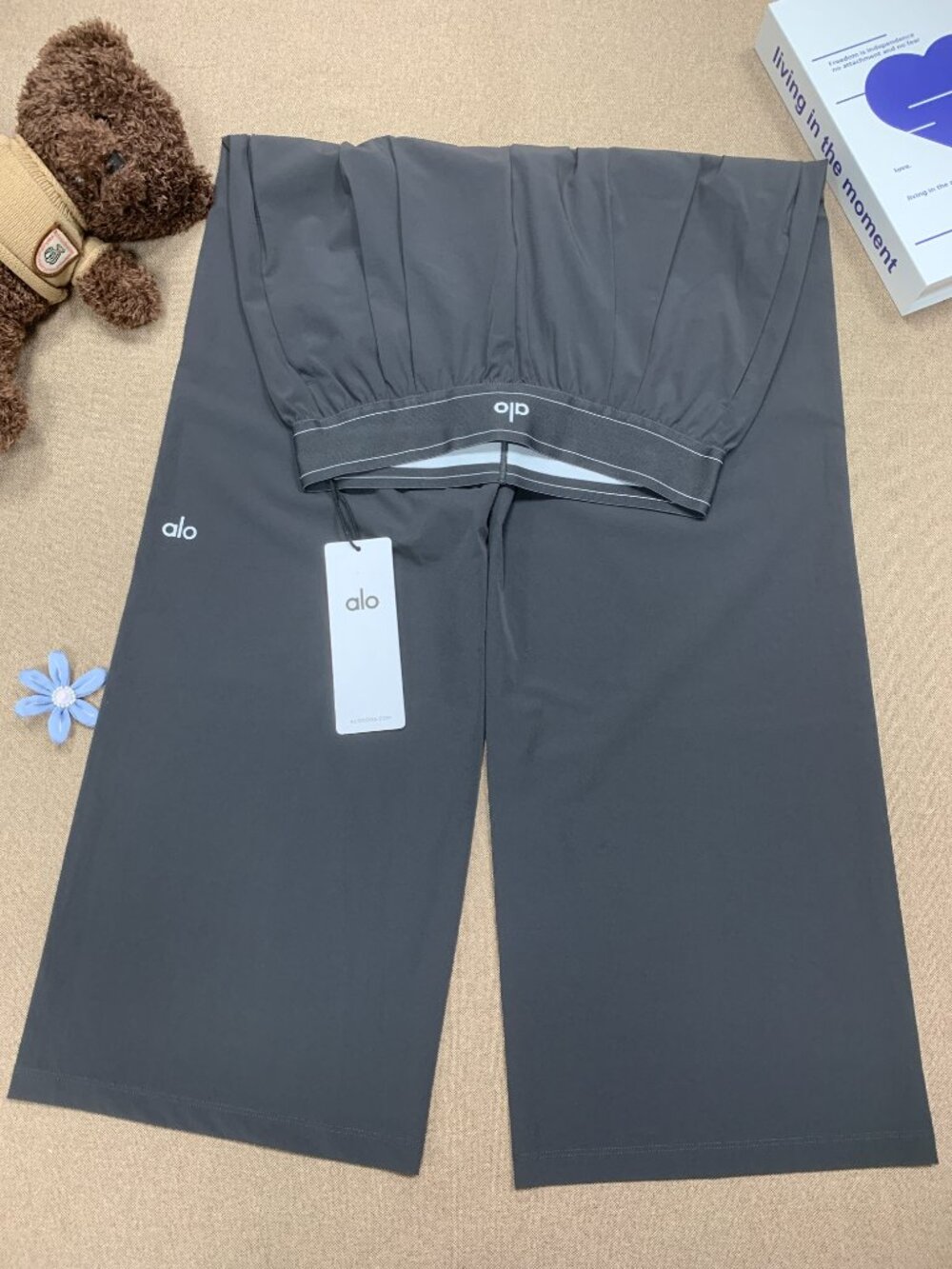 🦝ALO Yoga Dark Gray Suit Up Trouser🤳NWT Work Casual 30" Inseam - Picture 3 of 10